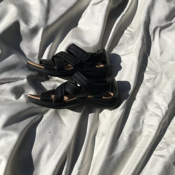 NIB CLARK’S size 7 Wide Laurieanne Holly flat sandal, black leather,. - Picture 3 of 5